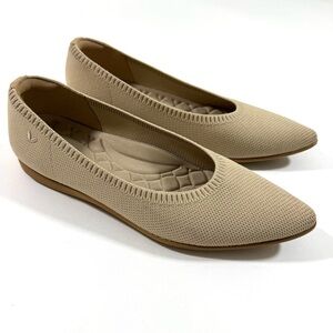 Vivaia Pointed Toe Ballet Flats (Aria 5°) Almond Size 39 US 8